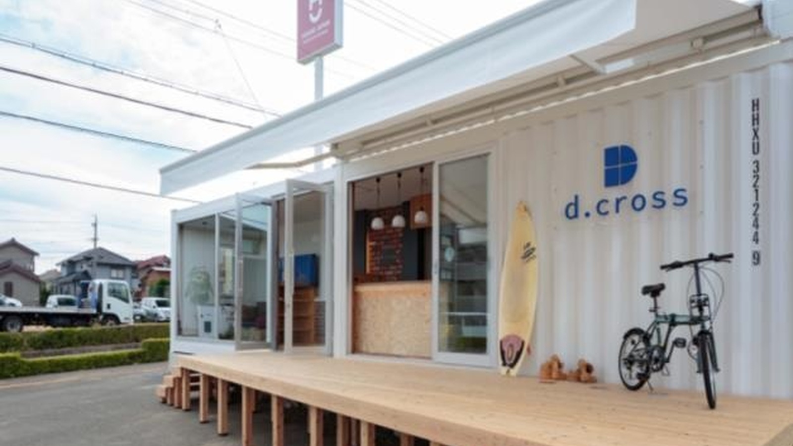 トレーラーハウス投資の白い店舗型トレーラーハウスイメージ